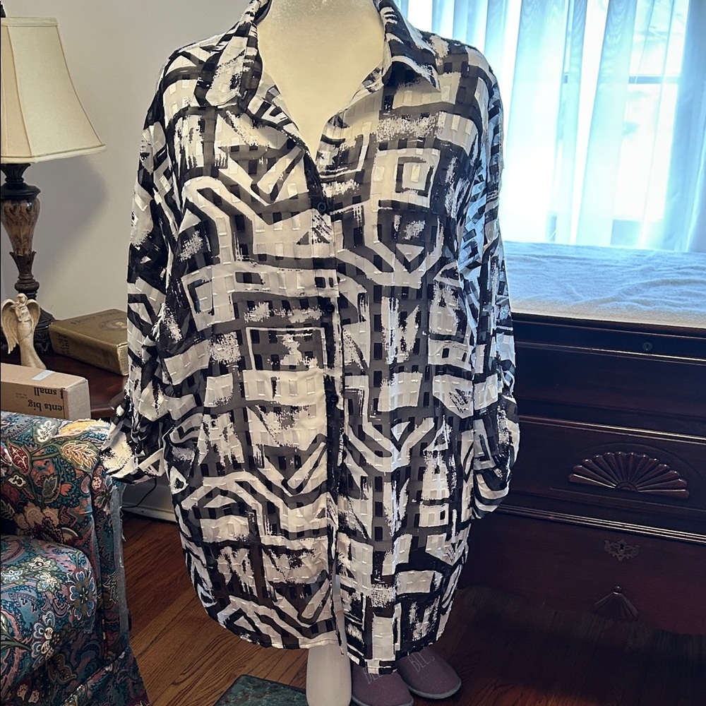 Ming Wang Black and White Abstract Blouse
